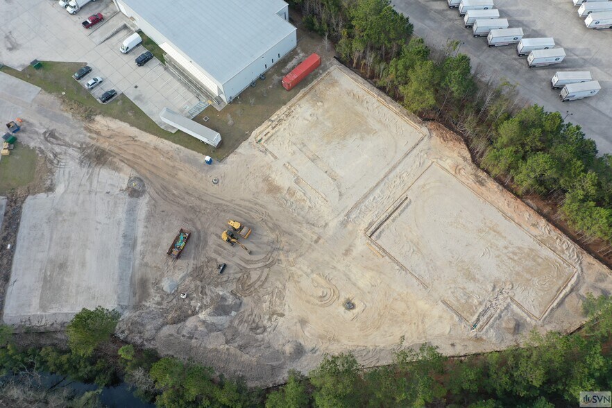 More Photos Of 38 W Chatham Ct, Garden City Warehouse For Lease