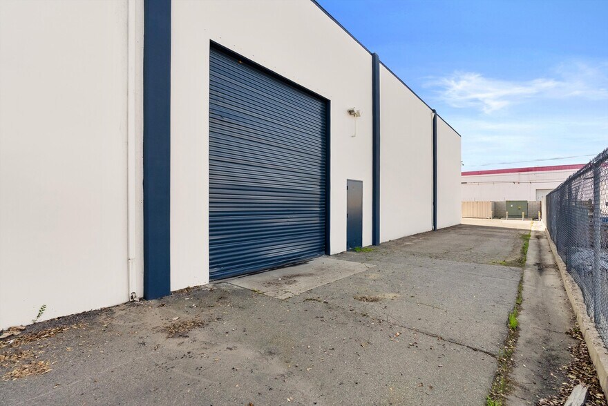 More Photos Of 6951 Oran Cir, Buena Park Warehouse For Lease