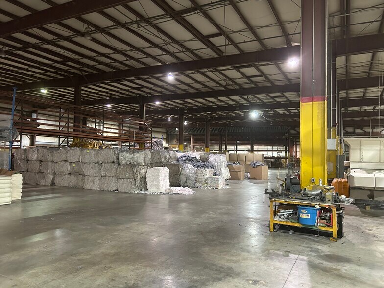 More Photos Of 701 Garasches Ln, Wilmington Manufacturing For Lease