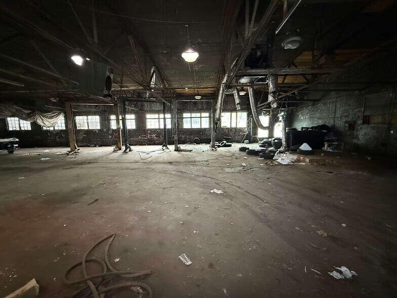 More Photos Of 22 Richmond Ave, Worcester Auto Repair For Sale