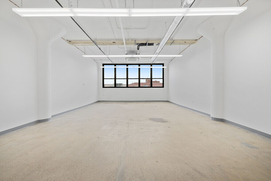 More Photos Of 315 Meserole St, Brooklyn Office For Lease