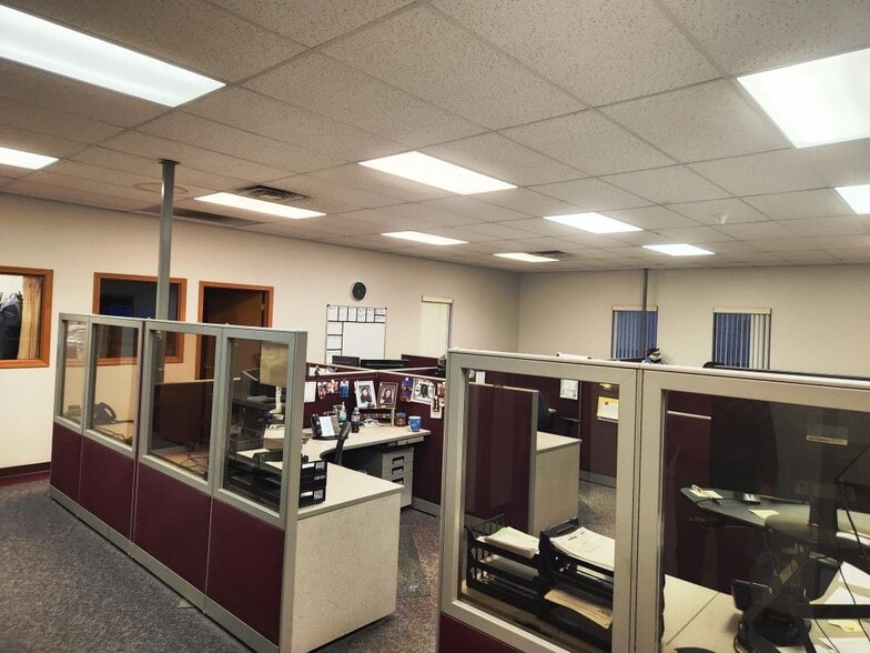 More Photos Of 181 Quality Ct, Fall River Flex For Sale