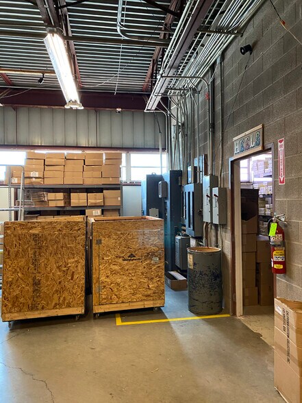 More Photos Of 550 Fillmore Ave, Tonawanda Light Distribution For Lease