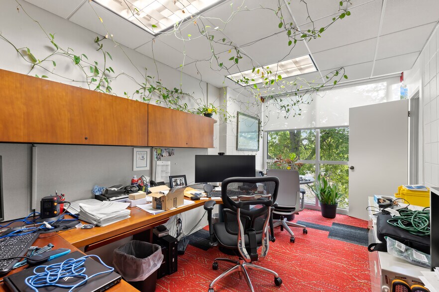 More Photos Of 2714 Dr Martin Luther King St, Saint Petersburg Office For Lease