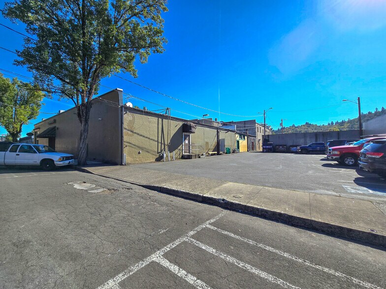 More Photos Of 129-137 N Main Ave, Gresham Restaurant For Sale