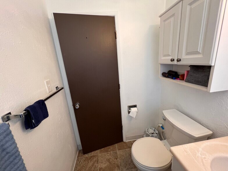 More Photos Of 271 Clay St E, Monmouth Apartments For Sale