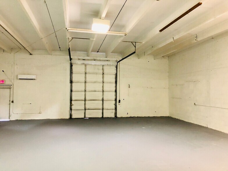 More Photos Of 1142 Okeechobee Rd, West Palm Beach Industrial For Lease