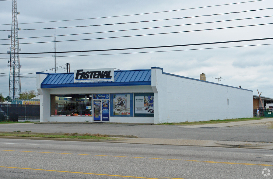 Primary Photo Of 408 Aberdeen Rd, Hampton Freestanding For Lease