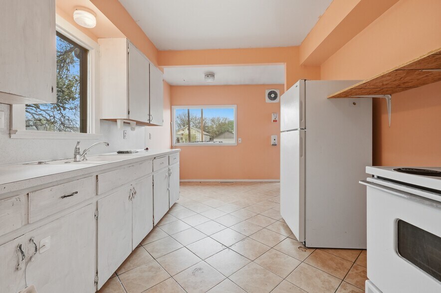 More Photos Of 819 12th Ave S, Nampa Storefront For Sale