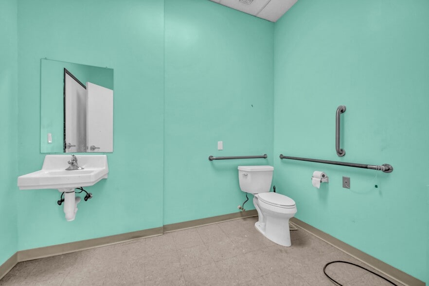 More Photos Of 401 Monroe Tpke, Monroe General Retail For Lease