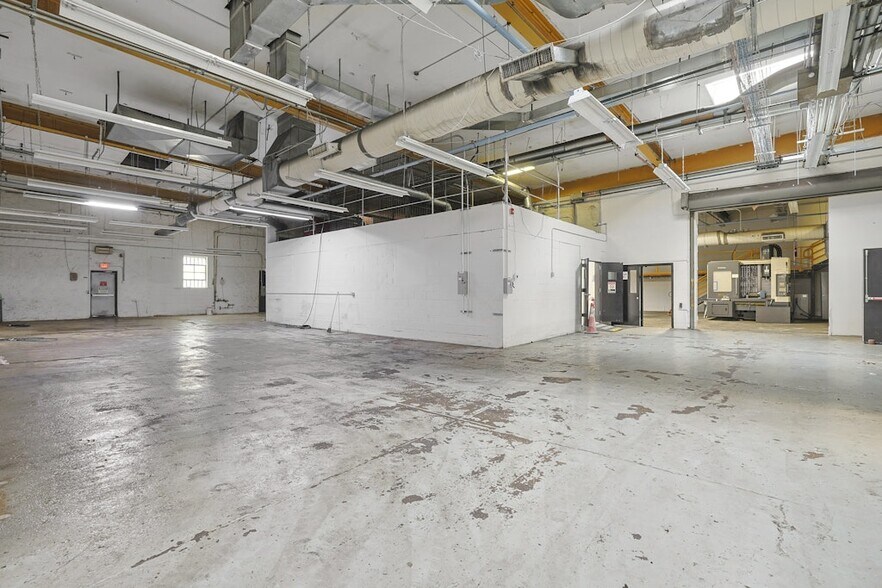 More Photos Of 1 Lawton St, Yonkers Manufacturing For Sale