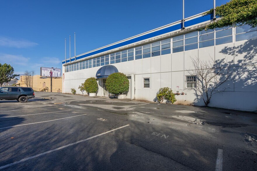More Photos Of 3605 Grandview Hwy, Vancouver Warehouse For Sale