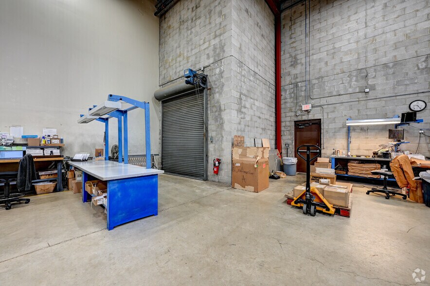More Photos Of 190 Veterans Dr, Northvale Distribution For Lease