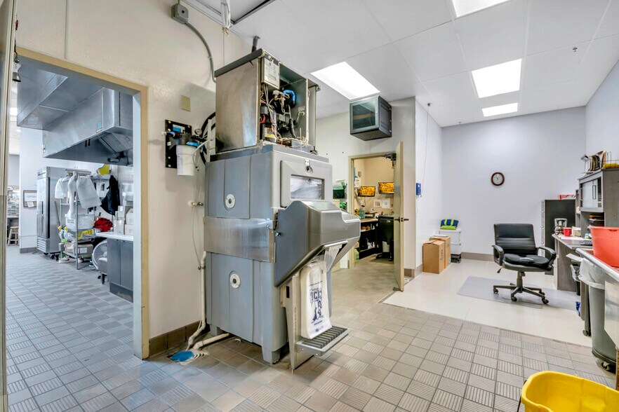 More Photos Of 5600 Butler National Dr, Orlando Service Station For Sale