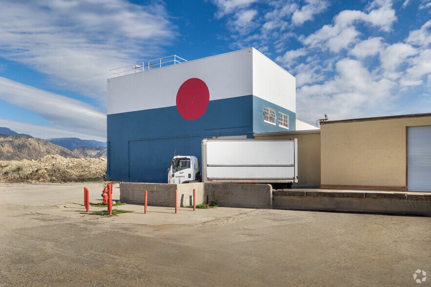 More Photos Of 9441-9477 N Opal Ave, Mentone Distribution For Lease