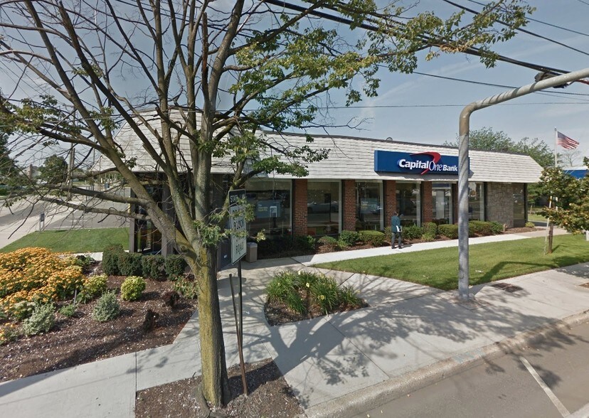 Primary Photo Of 115 Main St, East Rockaway Bank For Lease