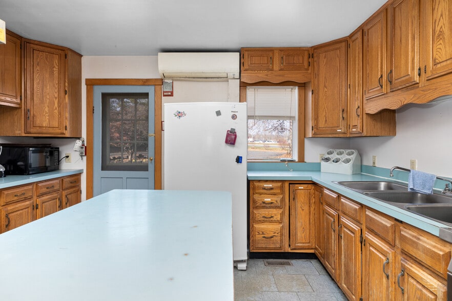 More Photos Of 218 Mill Rd, Woodstock Congregate Senior Housing For Sale