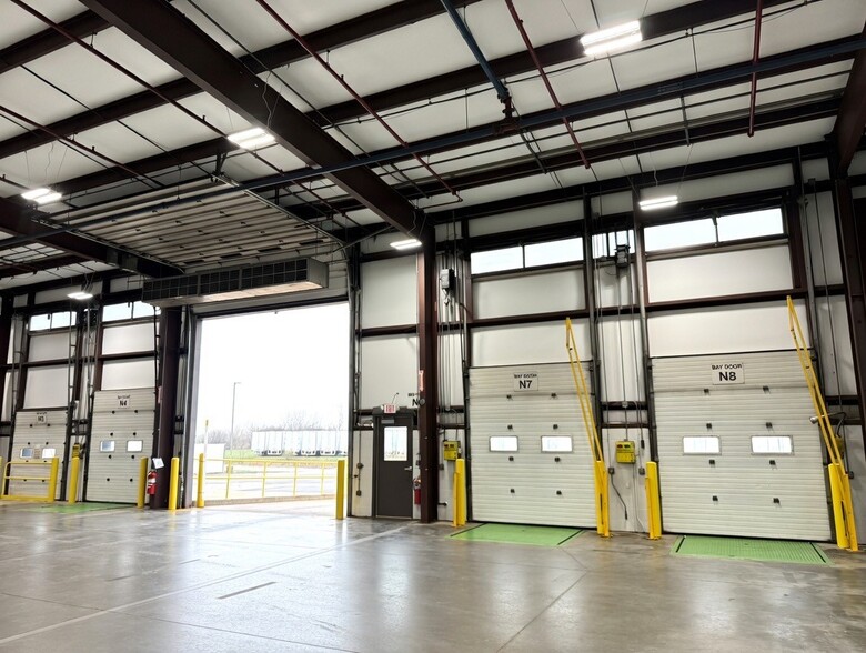 More Photos Of 2855 S Oakwood Rd, Oshkosh Manufacturing For Lease