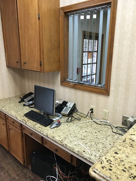 More Photos Of 3560 Delaware St, Beaumont Medical For Sale