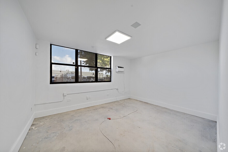 More Photos Of 6310 NE 2nd Ave, Miami Storefront Retail Office For Lease