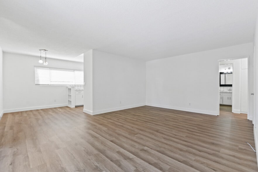 More Photos Of 3625 Mentone Ave, Los Angeles Apartments For Sale