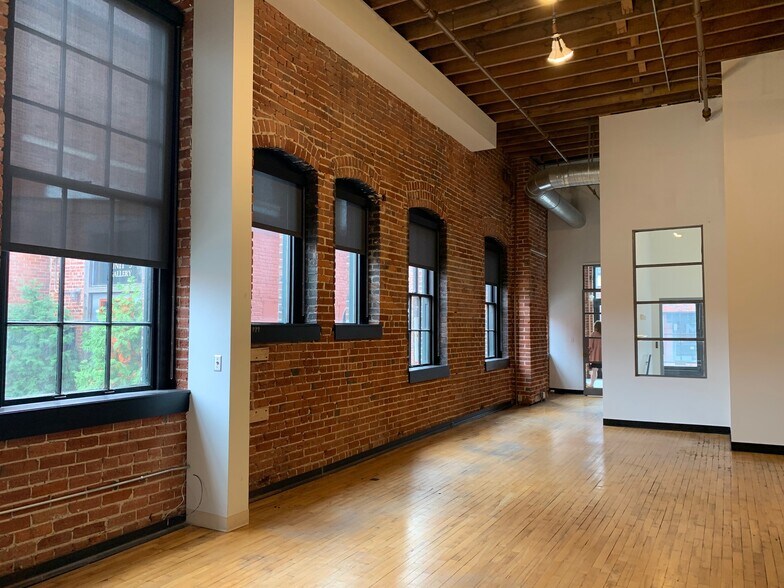 More Photos Of 210 W 19th Ter, Kansas City Office For Lease
