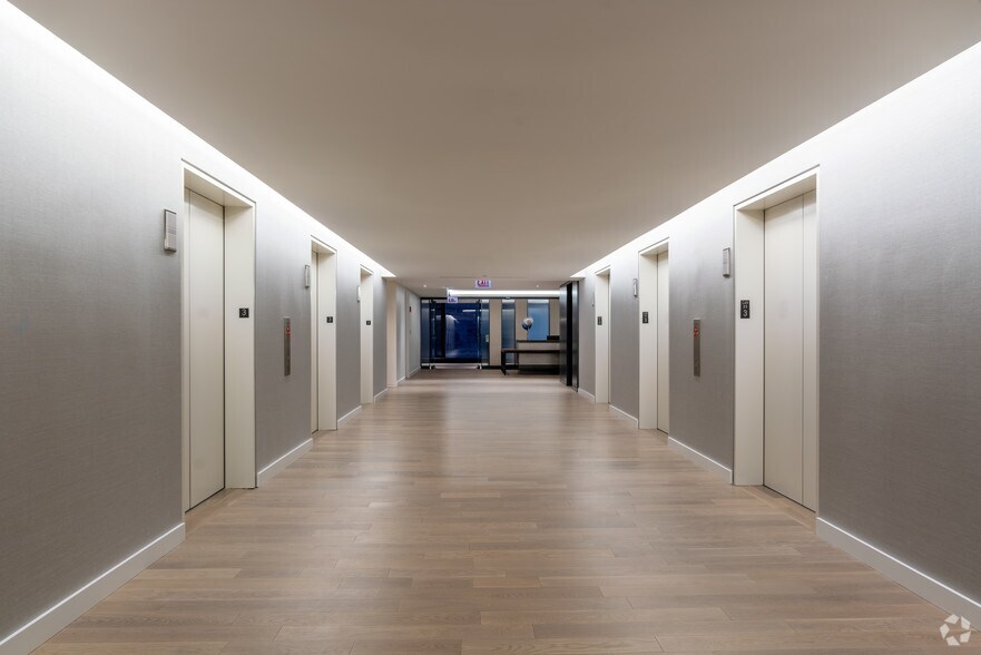 More Photos Of 333 S Wabash Ave, Chicago Office For Lease