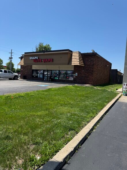 Primary Photo Of 951 S Parker St, Olathe Freestanding For Sale