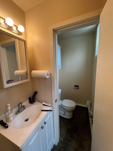 More Photos Of 3004 SE 50th Ave, Portland Office For Sale