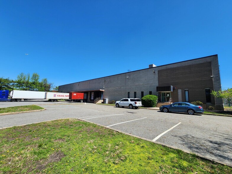 More Photos Of 110 Newfield Ave, Edison Manufacturing For Lease