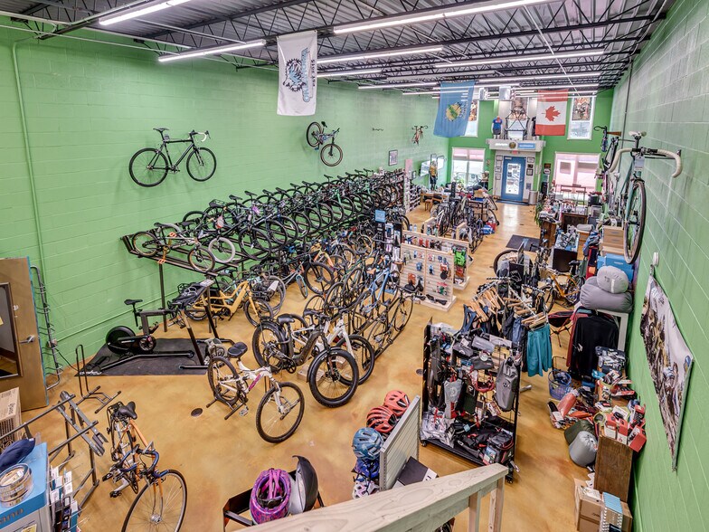 More Photos Of 111 N Broadway St, Tecumseh Office For Sale