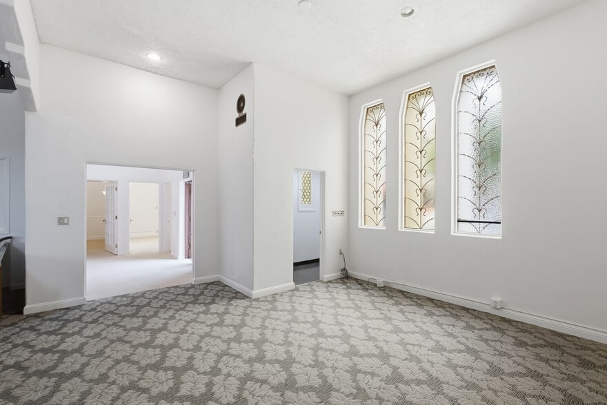 More Photos Of 645 Kelly Ave, Half Moon Bay Funeral Home For Sale