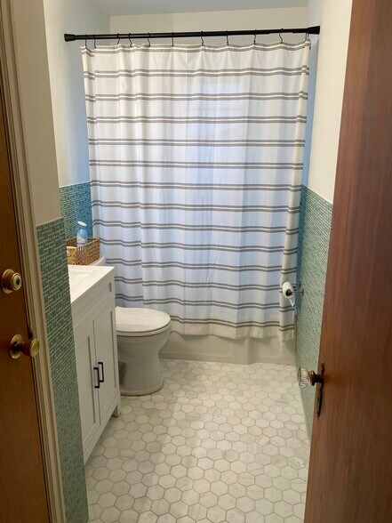 More Photos Of 699 W Woodbine Ave, Kirkwood Office Residential For Lease