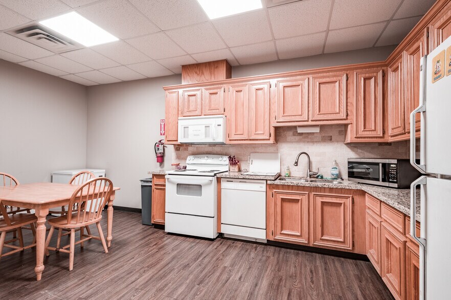 More Photos Of 8131 Red Bluff Rd, Pasadena Warehouse For Lease