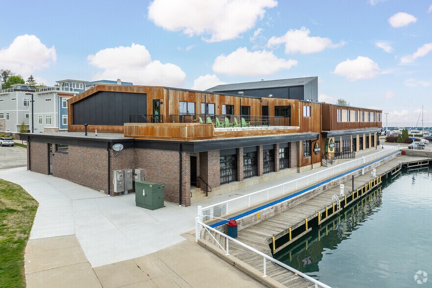 More Photos Of 305 E Washington St, Port Washington General Retail For Sale