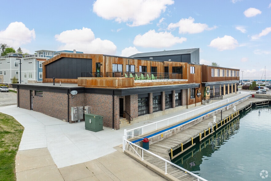 More Photos Of 305 E Washington St, Port Washington Storefront Retail Office For Lease