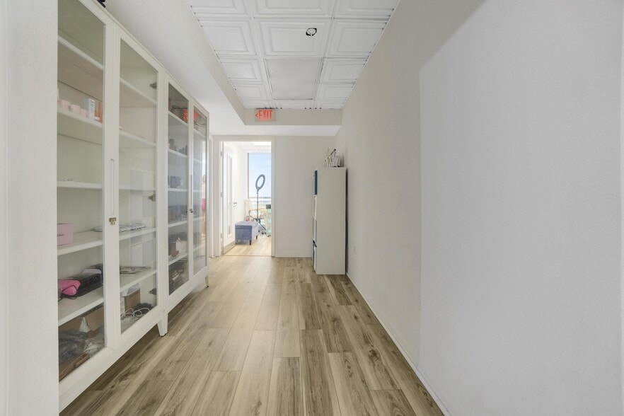 More Photos Of 1720 Harrison St, Hollywood Office Residential For Lease