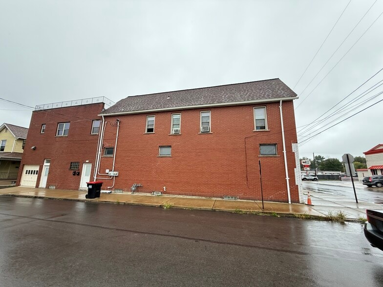 More Photos Of 836 S Mill St, New Castle Storefront Retail Residential For Sale