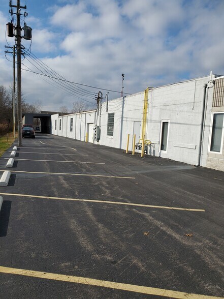 More Photos Of 7836 Oberlin Rd, Elyria Warehouse For Lease