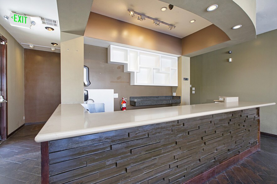More Photos Of 727-737 Pearl St, La Jolla Medical For Lease
