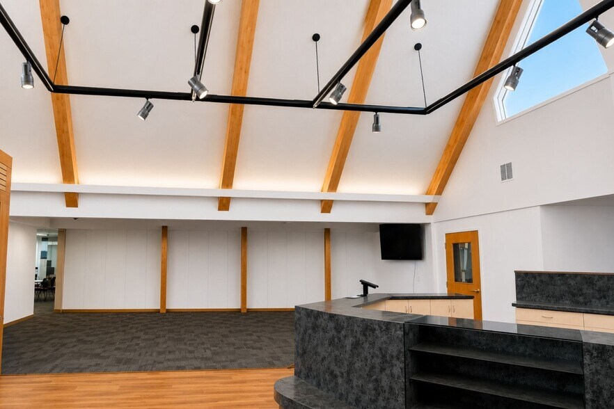 More Photos Of 300 Ferry Blvd, Stratford Freestanding For Lease