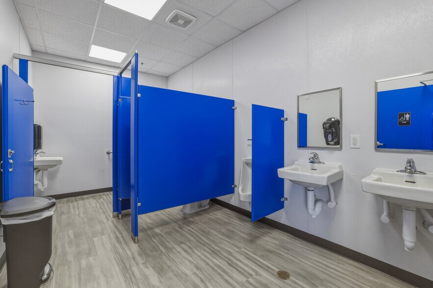 More Photos Of 1199 Silas Deane Hwy, Wethersfield General Retail For Lease