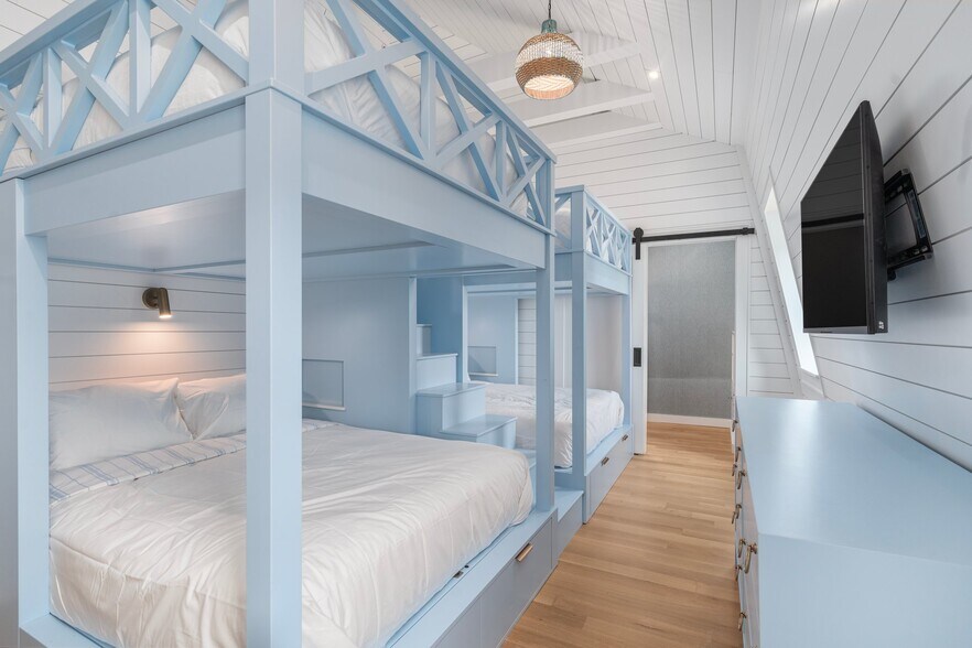 More Photos Of 212 Water St, Block Island Storefront For Sale