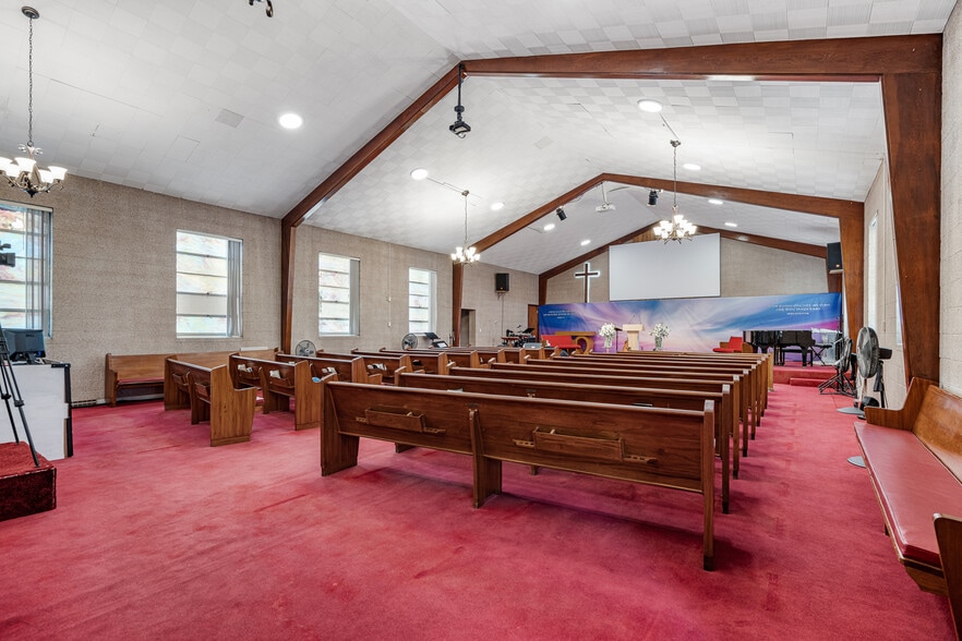 More Photos Of 1424 S 55th St, Kansas City Religious Facility For Sale