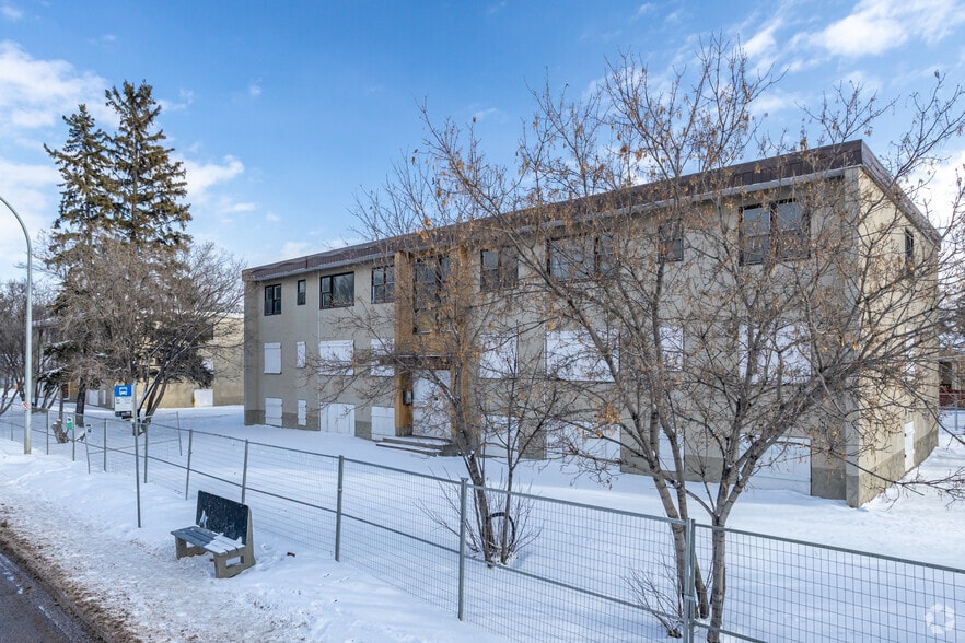 Primary Photo Of 5615 118 Av NW, Edmonton Apartments For Sale