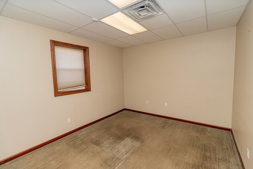 More Photos Of 1627 S Hillside St, Wichita Freestanding For Sale