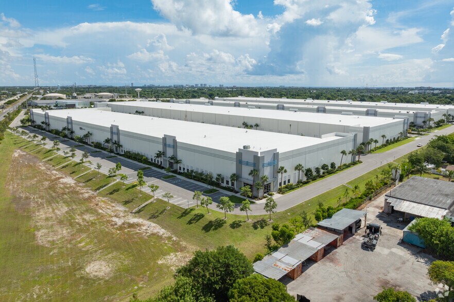 More Photos Of 1240-1270 NE 48th St, Pompano Beach Unknown For Lease