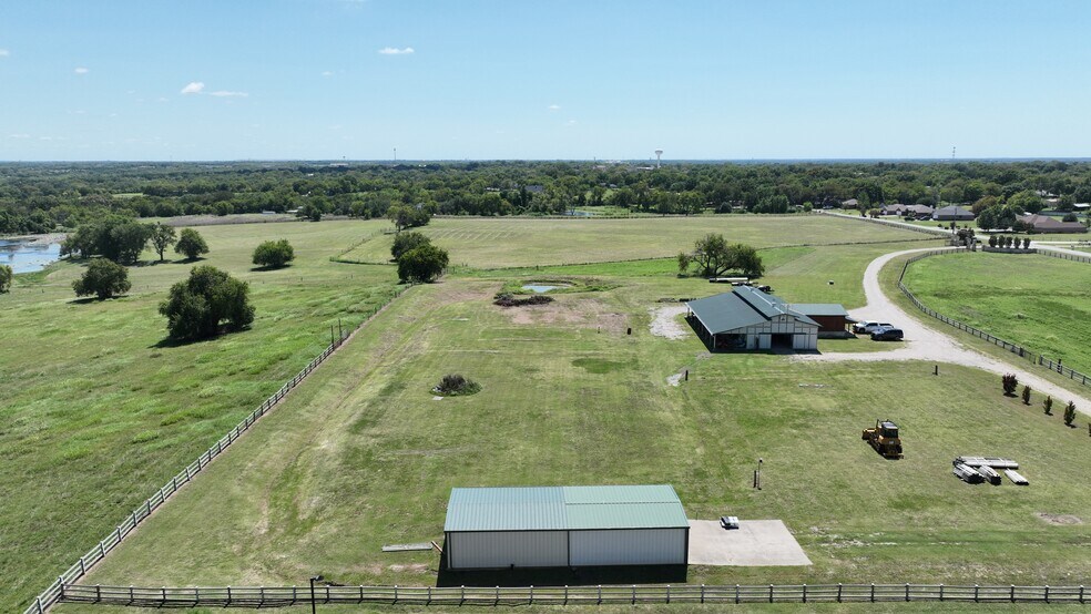 More Photos Of 1253 N Hill St, Van Alstyne Light Distribution For Sale