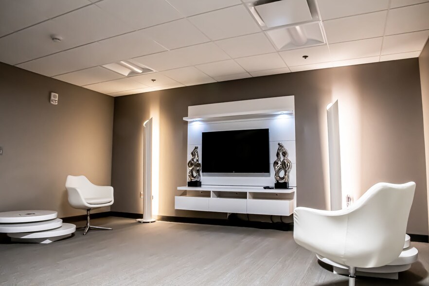 More Photos Of 220 Lyon St NW, Grand Rapids Office For Lease