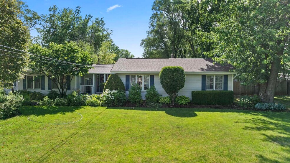 More Photos Of 4403 S Roberts Rd, Island Lake Veterinarian Kennel For Sale